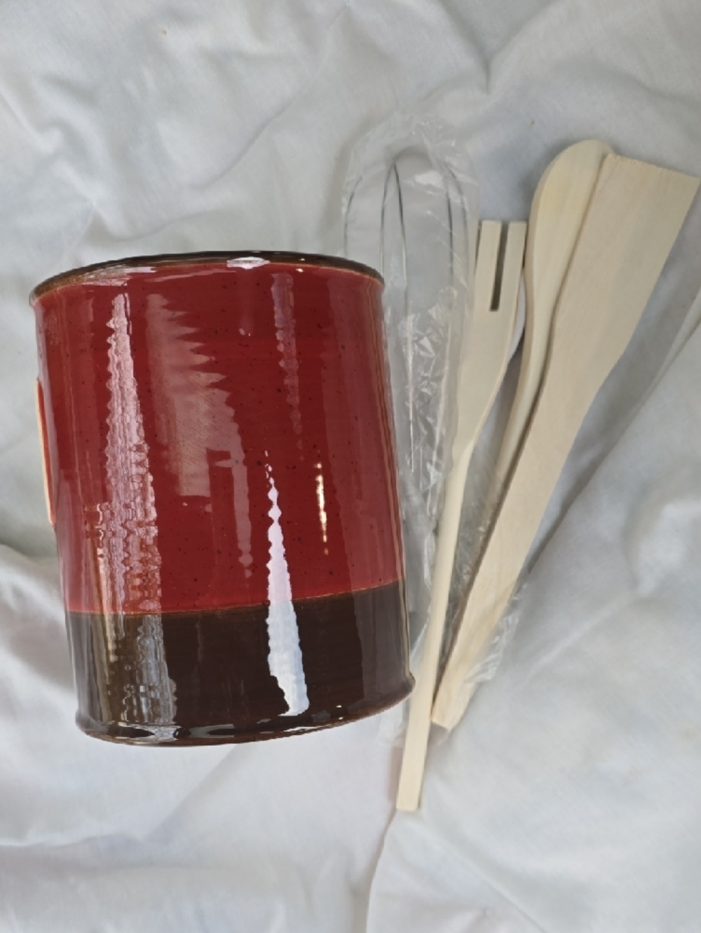 Red and Brown Ceramic Utensil Holder with Cabin Motif - Picture 5 of 7